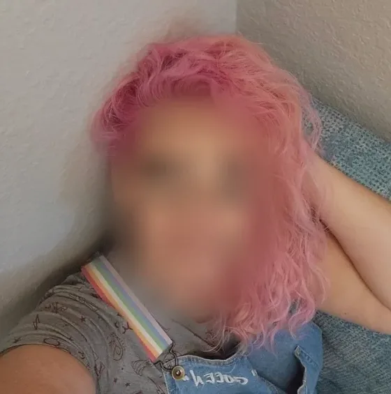 Amber, 28