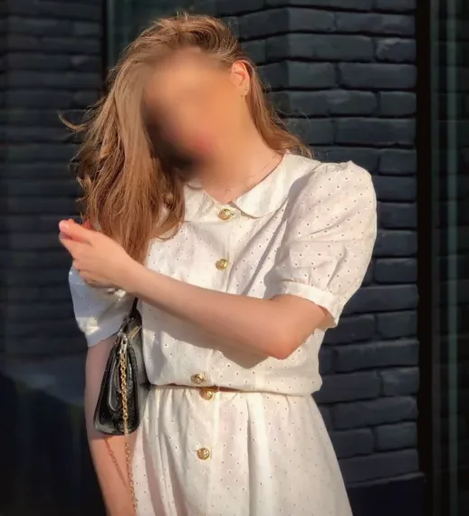 Anneke, 25