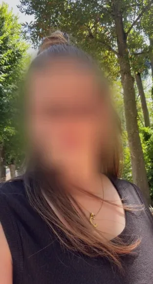 Esther, 29