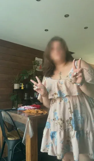 Fleur, 23