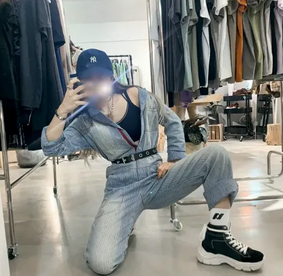 Isabel, 28