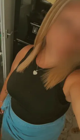 Laura, 28