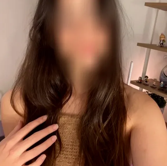 Nina, 31
